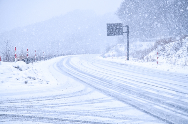 除雪と排雪の違いとは？北海道の冬を安全に乗り切るために知っておきたい基礎知識